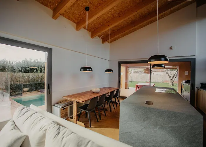 Feriehus Emporda Soul, Moderna Con Piscina
